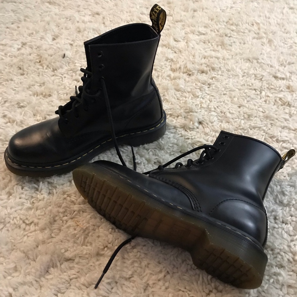 NWOT, BLACK LEATHER DR MARTENS